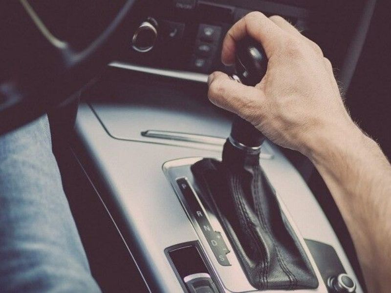 Chuyển số bị giật, không mượt