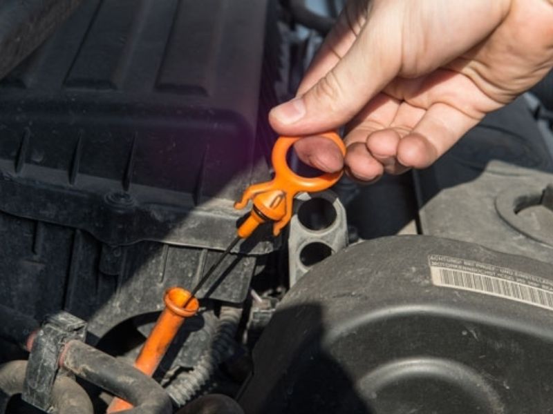 Kiểm tra mức dầu và chạy thử