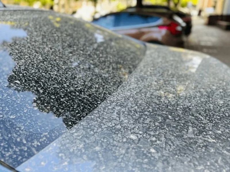 Đánh bóng xe ô tô bao nhiêu tiền? Các yếu tố ảnh hưởng 4 Bề mặt sơn sờ không còn mịn, bám bụi nhanh