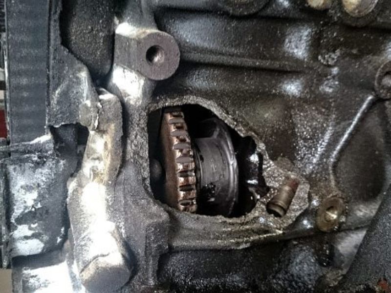 Bề mặt trục khuỷu bị xước, mòn