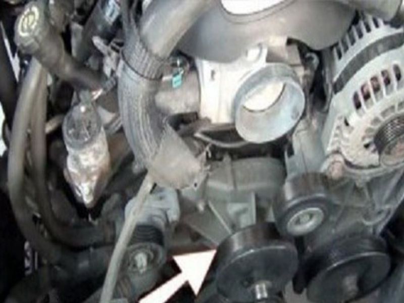 10 Nguyên nhân xe ô tô có tiếng kêu cạch cạch & cách xử lý 1 Bi tăng, bi tỳ, máy phát hoặc bơm phụ bị mòn