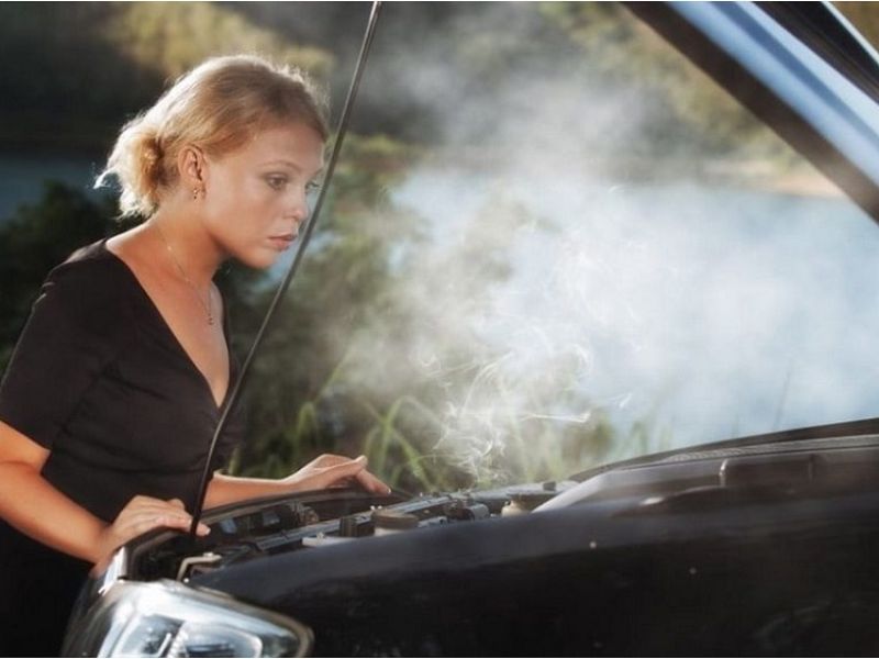 Biểu hiện cho thấy xe đang bị sôi nước làm mát