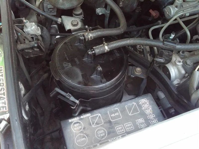 Khí thải ô tô có mùi xăng: Dấu hiệu, nguyên nhân & cách xử lý 5 Bộ lọc than hoạt tính (EVAP) gặp sự cố