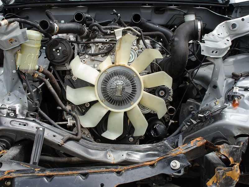 Chết quạt động cơ ô tô: Dấu hiệu, nguyên nhân, cách xử lý 3 Cháy mô tơ quạt trên ô tô