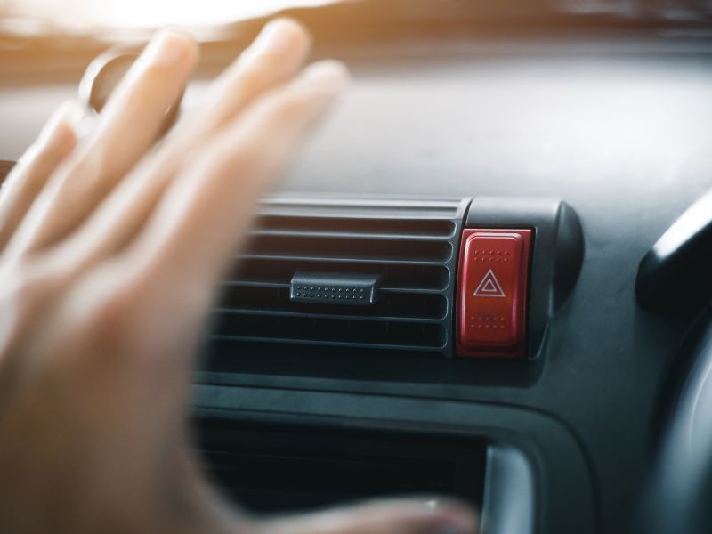 Hướng dẫn chỉnh cửa gió điều hòa ô tô tại nhà với 5 phút đơn giản 3 Chỉnh cửa gió điều hòa thường xuyên giúp luồng lạnh phân bổ đều trong cabin xe