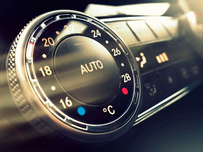 Hướng dẫn chỉnh cửa gió điều hòa ô tô tại nhà với 5 phút đơn giản 2 Chọn chế độ Auto sẽ tự động chỉnh tốc độ quạt phù hợp với nhiệt độ trong xe