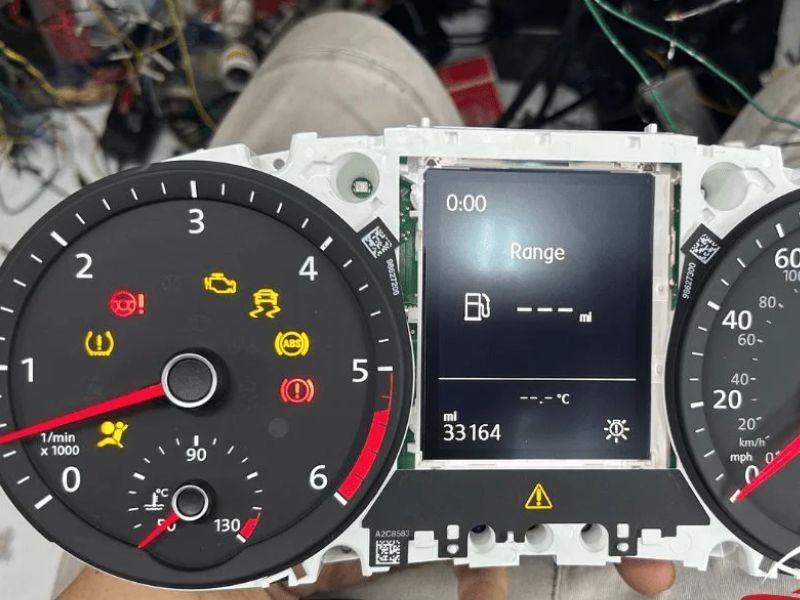 6 nguyên nhân đèn taplo không sáng & hướng dẫn khắc phục 2 Dây điện taplo bị đứt, lỏng hoặc oxy hóa