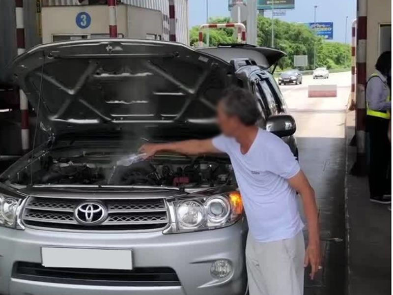 Xe bị sôi nước làm mát - 10 Nguyên nhân, dấu hiệu và cách xử lý 5 Động cơ hoạt động quá tải