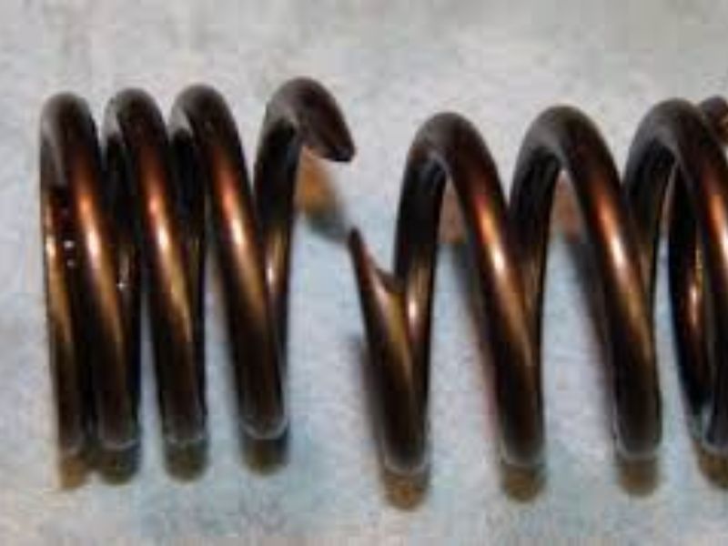 Bỏ máy ô tô là gì? Dấu hiệu, nguyên nhân & cách xử lý 3 Lò xo xupap hỏng