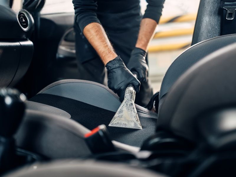 Rửa xe dọn nội thất: Hạng mục, chi phí và địa chỉ uy tín 5 Không làm khô triệt để sau khi giặt nội thất ô tô