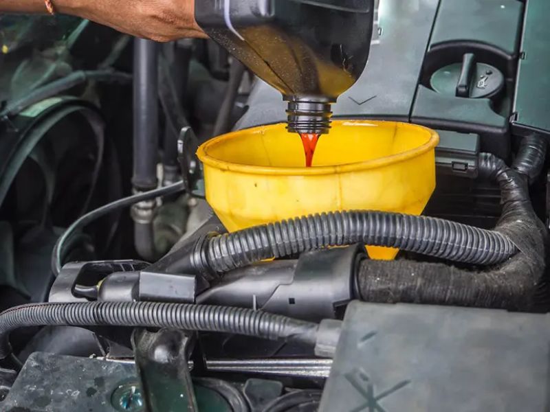 Nguyên nhân & khắc phục khi xe có hiện tượng giật khi dừng đèn đỏ 5 Kiểm tra mức dầu và đánh giá tình trạng hoạt động của hộp số