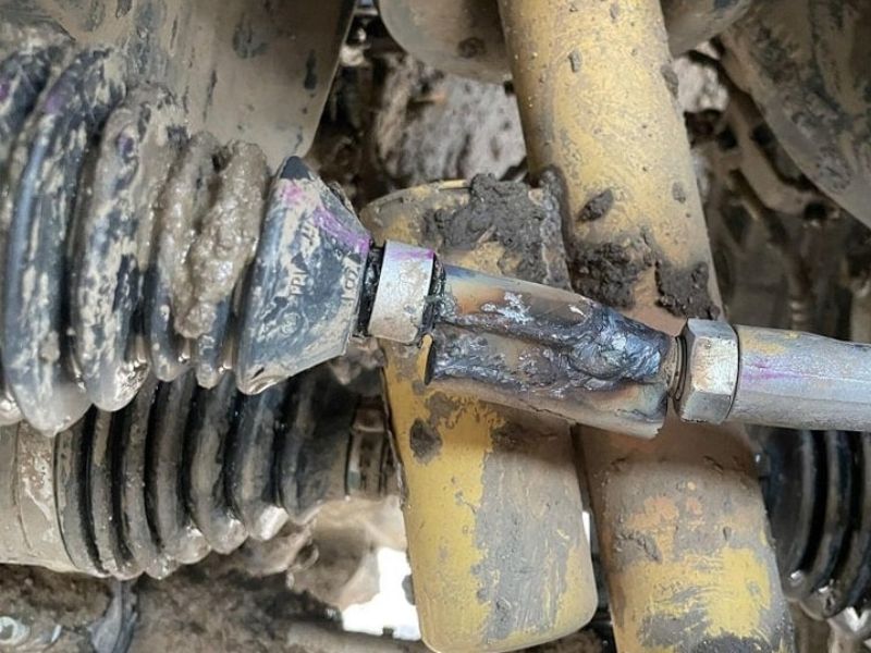 Kiểm tra và xử lý các khớp cơ khí trong hệ thống lái