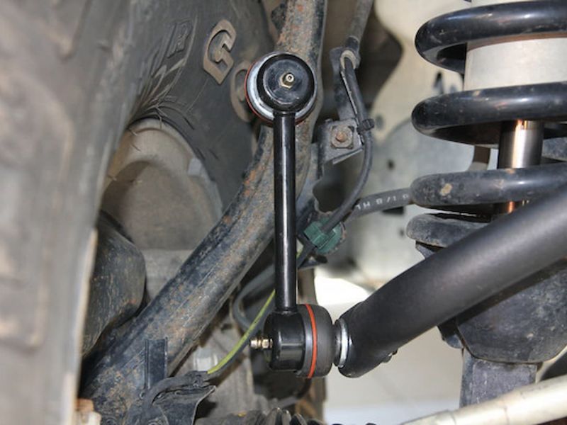 Bảo dưỡng thước lái ô tô: Hạng mục cần làm & chi phí 2026 5 Nếu thay thế rotuyn lái thì chi phí bảo dưỡng thước lái sẽ phát sinh thêm