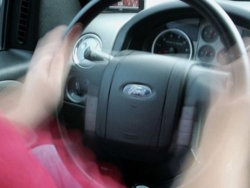 Chảy mỡ láp ô tô làm phát sinh tiếng kêu và rung khi vận hành