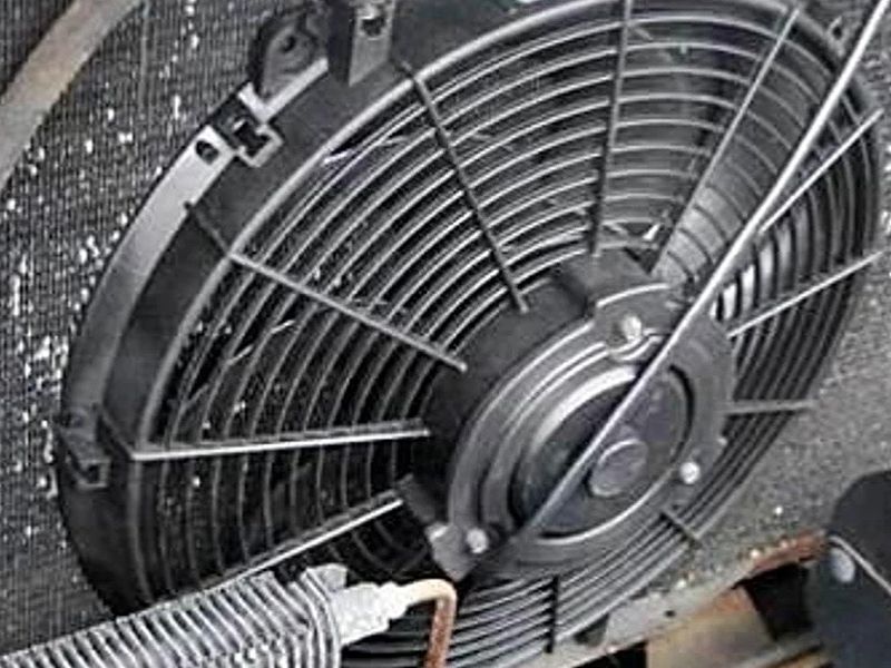 Quạt tản nhiệt bị hư hoặc quay yếu