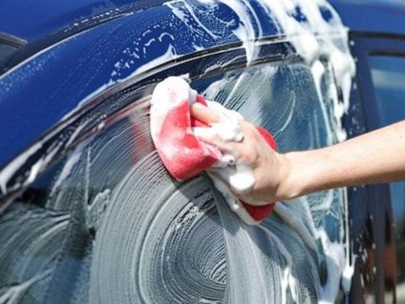 Rửa xe dọn nội thất: Hạng mục, chi phí và địa chỉ uy tín 1 Rửa và làm sạch ngoại thất xe ô tô