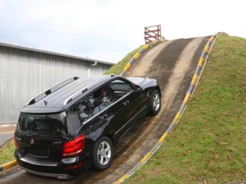 Rung bất thường khi leo dốc hoặc chở nặng