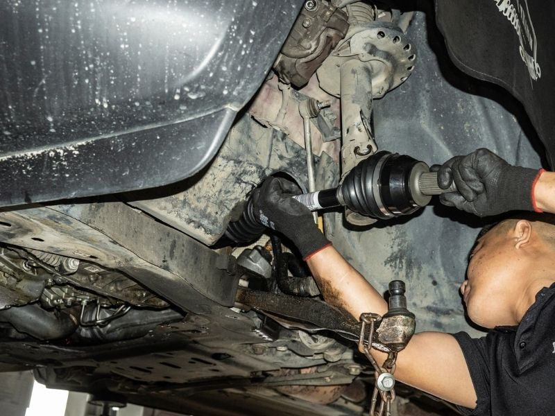 Thay trục láp hoàn chỉnh nếu khớp đã mòn nặng