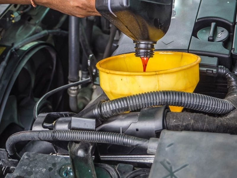 Khắc phục nhanh chóng xe vào số lùi có tiếng kêu cạch 6 Thiếu dầu hộp số hoặc dùng dầu sai tiêu chuẩn