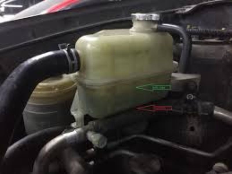 Xe bị sôi nước làm mát - 10 Nguyên nhân, dấu hiệu và cách xử lý 1 Xe bị thiếu nước làm mát