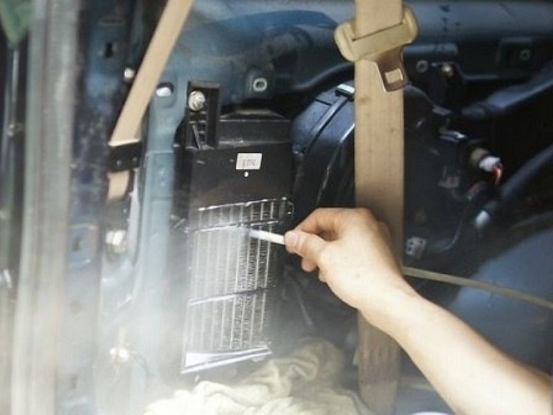 10 nguyên nhân lốc điều hòa kêu to & cách khắc phục triệt để 5 Vệ sinh định kỳ dàn nóng và dàn lạnh