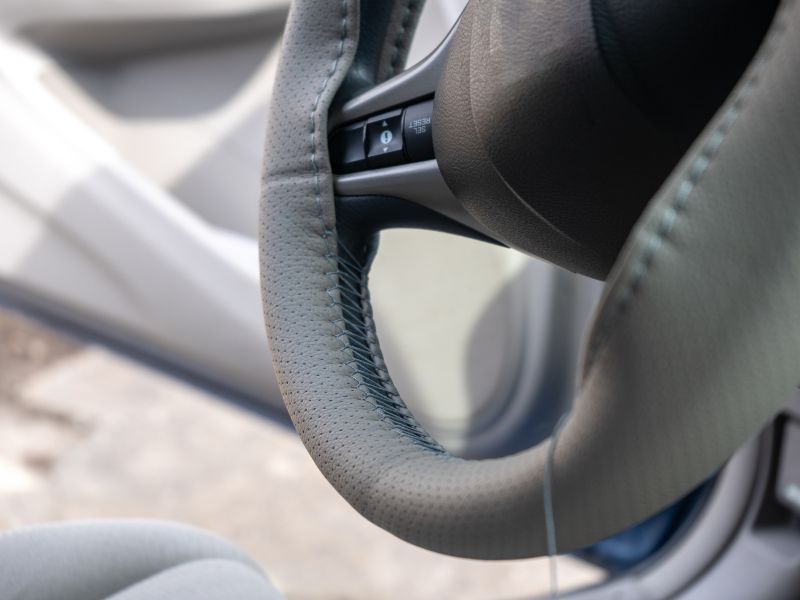 Lỗi thước lái ô tô: Dấu hiệu, khắc phục và phí thay 2026 2 Vô lăng bị rơ là dấu hiệu cho thấy thước lái đang gặp vấn đề