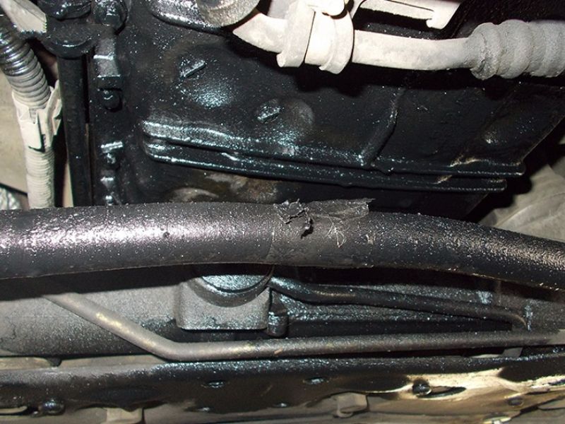 Chảy dầu vành trái động cơ: Nguyên nhân & cách khắc phục triệt để 4 Xác định đúng vị trí dầu bị rò rỉ để xử lý triệt để