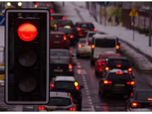 xe có hiện tượng giật khi dừng đèn đỏ