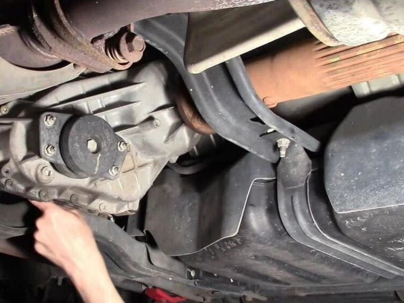 xe ô tô có tiếng kêu cạch cạch