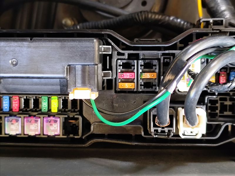 7 Nguyên nhân khiến điện ô tô chập chờn và cách xử lý triệt để 2 Các mối nối điện hoạt động kém khiến điện không ổn định