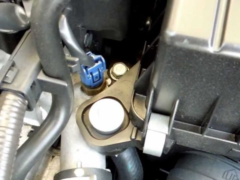 Nguyên nhân và cách khắc phục khi điều hoà ô tô bên nóng bên lạnh 2 Cảm biến nhiệt độ điều hòa hoạt động sai trên xe ô tô