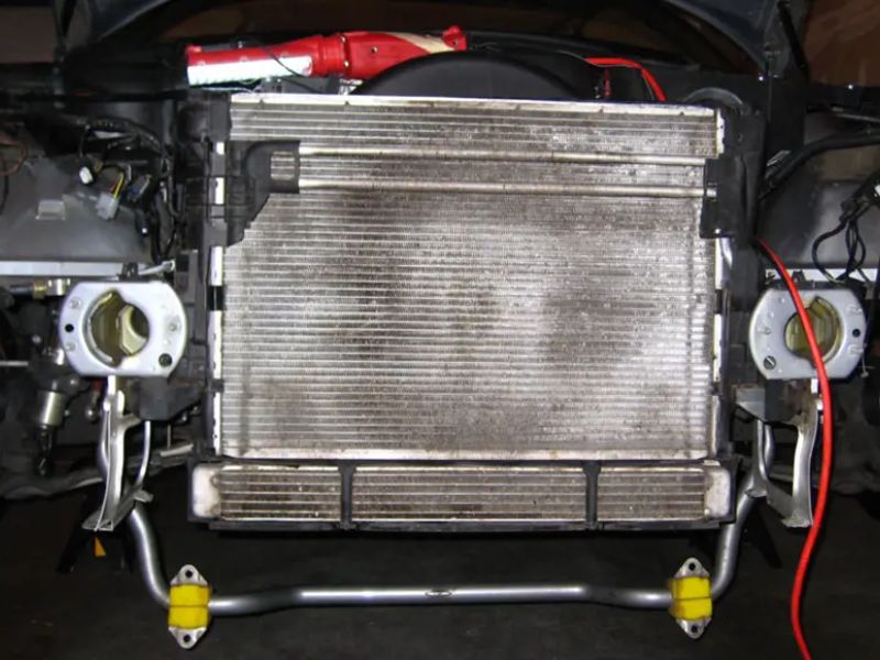 Dàn lạnh hoặc dàn nóng bị bẩn, tắc trên xe ô tô