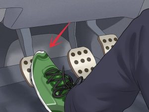 Đạp côn nhưng không ngắt ly hợp