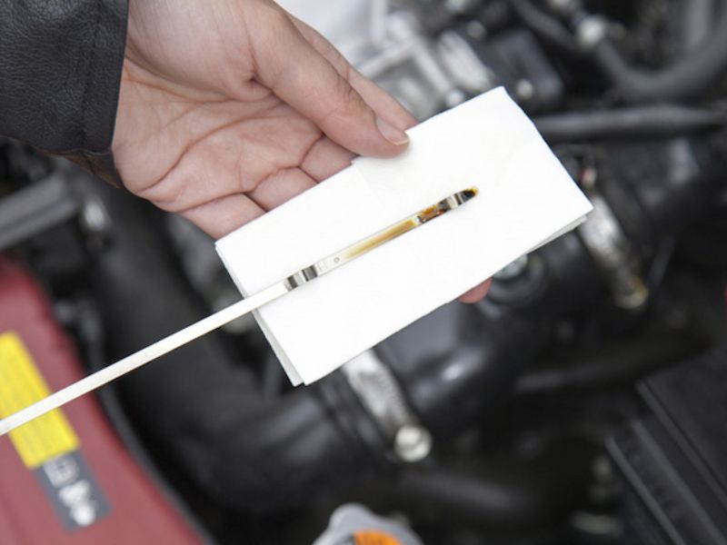 Dầu máy ô tô đổi màu