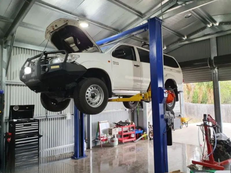 Kiểm tra hệ thống gầm xe trên cầu nâng