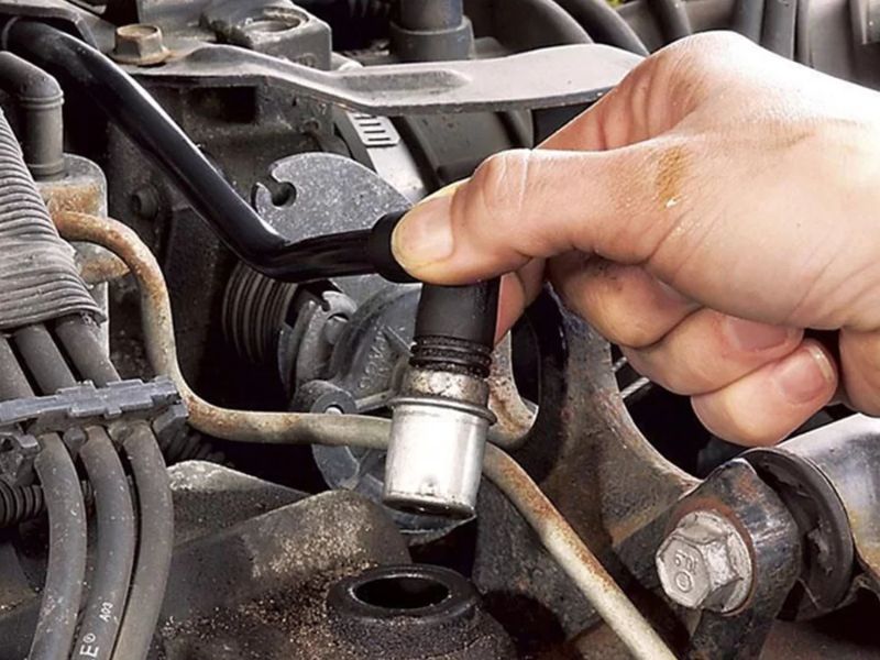 Nguyên nhân và cách khắc phục khi điều hoà ô tô bên nóng bên lạnh 4 Kiểm tra và thay cảm biến nhiệt độ trên xe ô tô