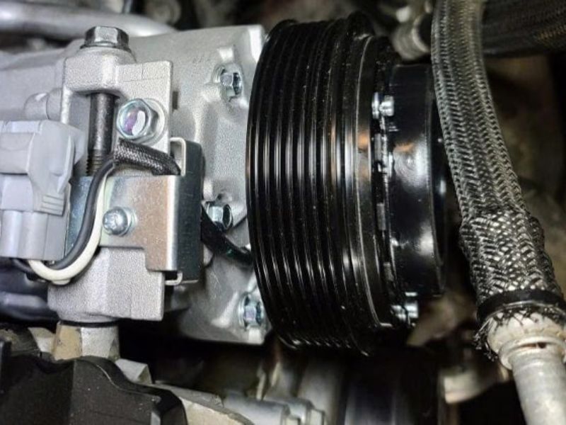 Lốc điều hòa (máy nén lạnh) bị hư trên xe ô tô