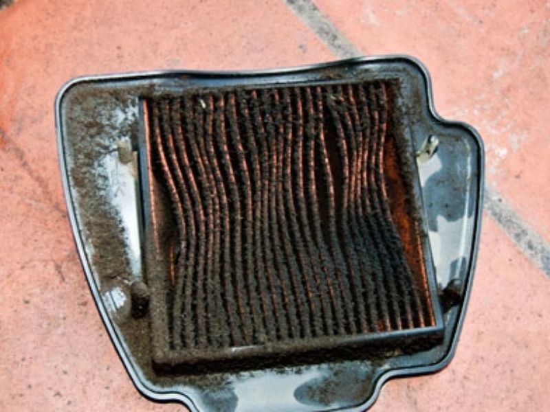 Lọc gió bẩn/tắc làm ngộp xăng