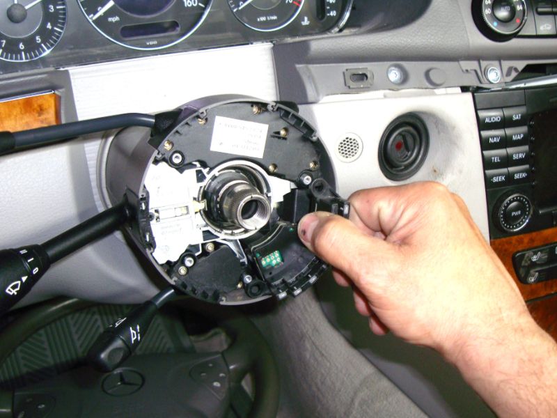 Đèn vào cua sáng liên tục: Nguyên nhân, cách xử lý & chi phí 1 Lỗi cảm biến góc lái