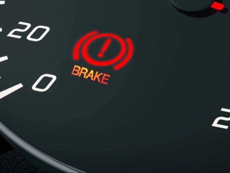 Đèn vào cua sáng liên tục: Nguyên nhân, cách xử lý & chi phí 7 Quan sát đèn cảnh báo trên bảng đồng hồ