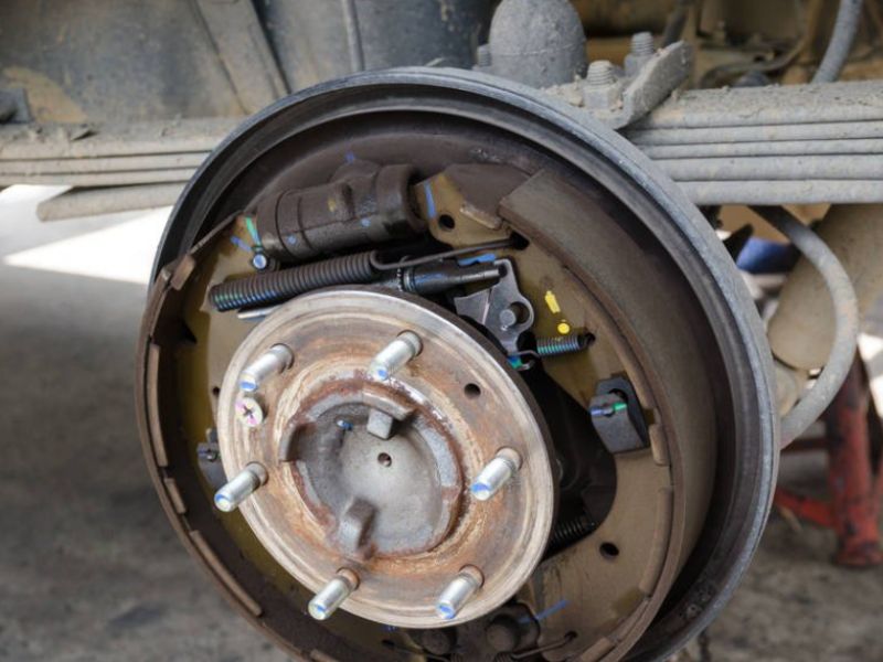 Quan sát hệ thống phanh qua mâm xe