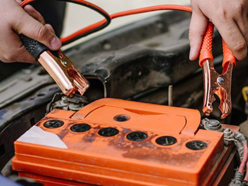 Ắc quy yếu hoặc điện áp không ổn định