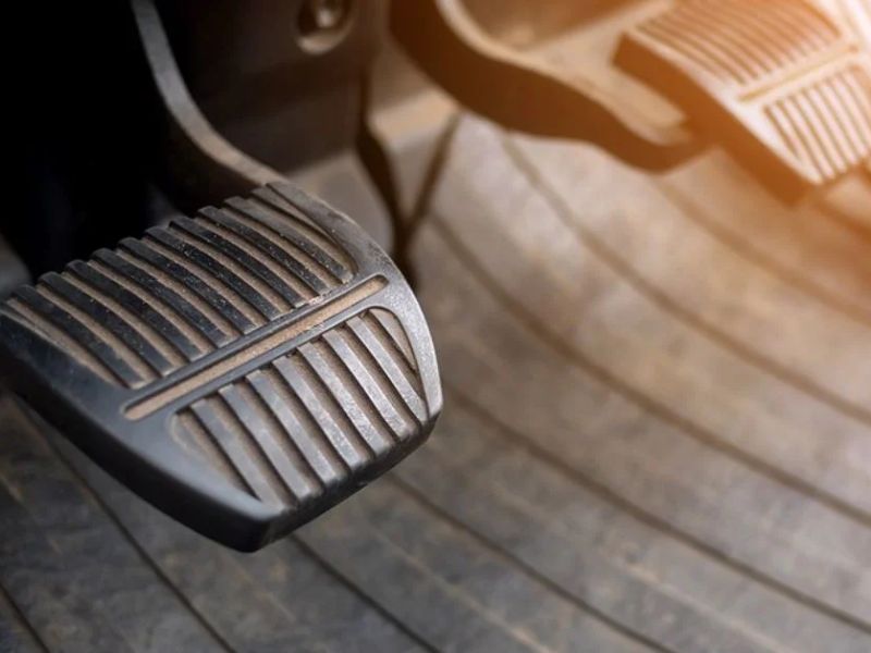 Bàn đạp phanh mềm hơn do lỗi hệ thống phanh