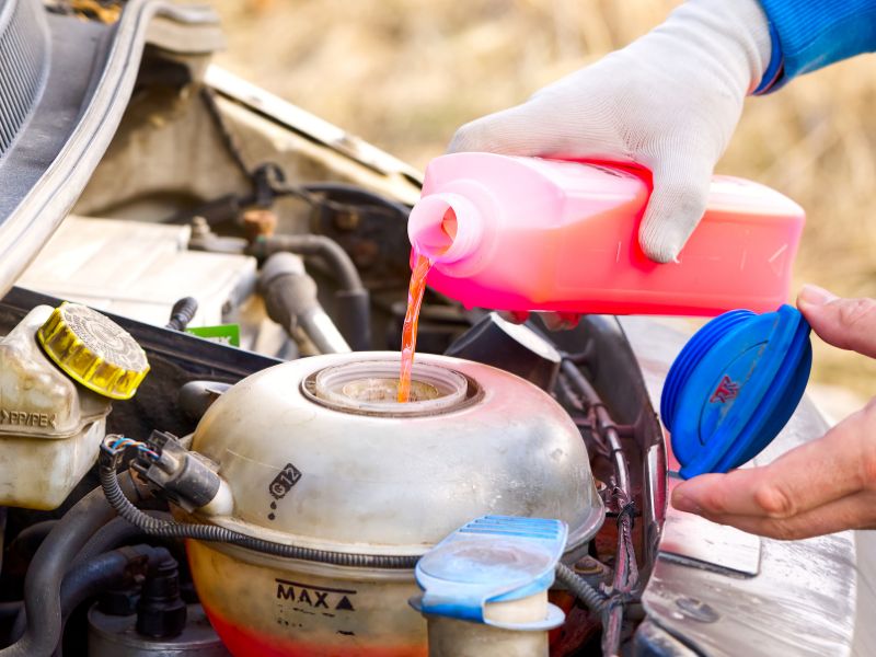 Bổ sung thêm nước làm mát đúng tiêu chuẩn