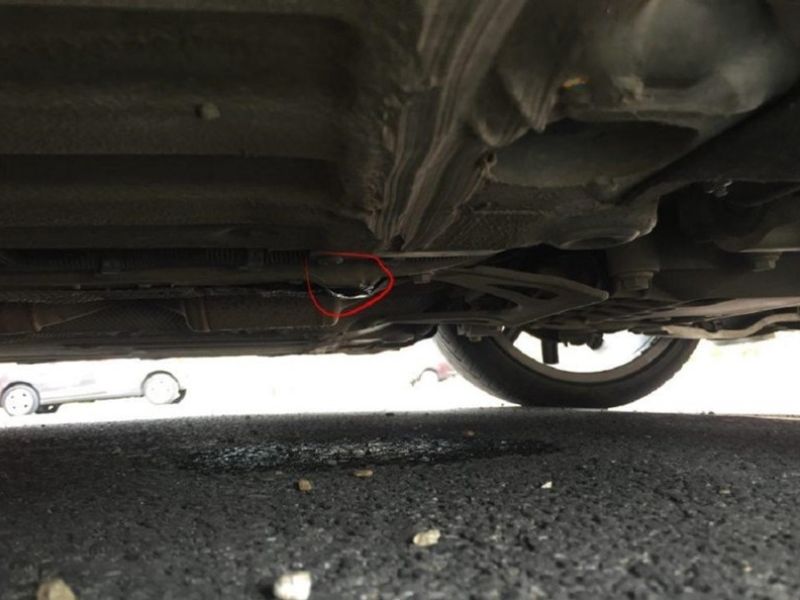 Bóng hơi bị rò rỉ khí trên xe ô tô