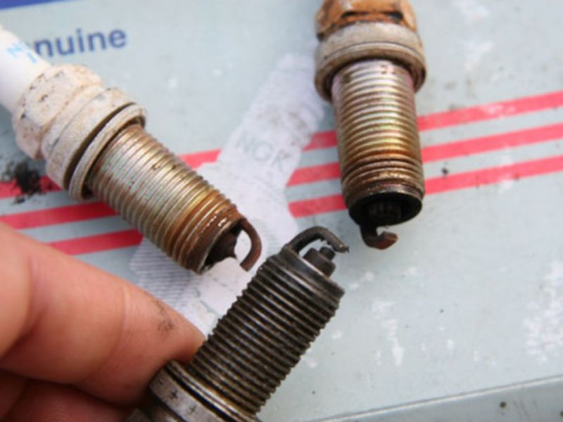 Bugi mòn hoặc bẩn