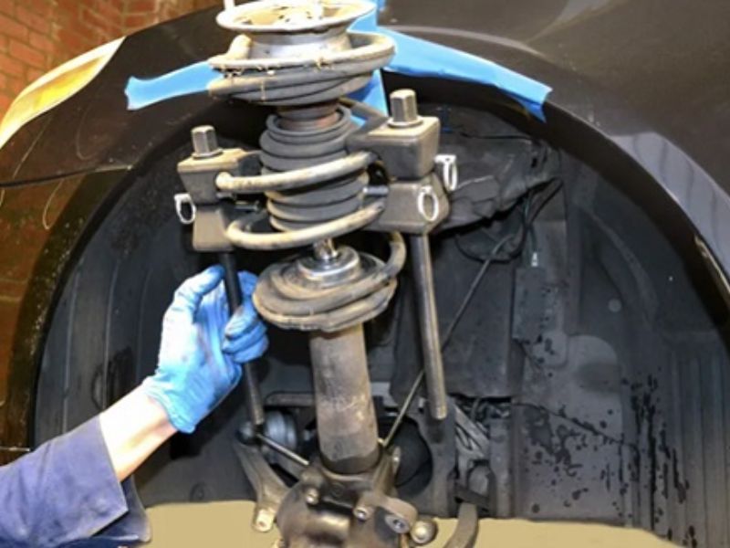 Cách xử lý khi giảm xóc ô tô bị chảy dầu