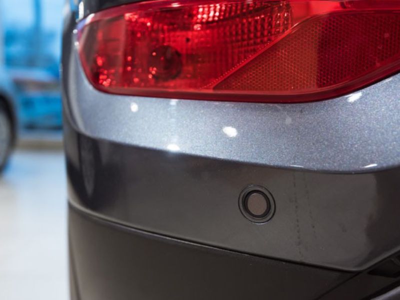 Cảm biến nằm ở đuôi xe thường bám nhiều bụi