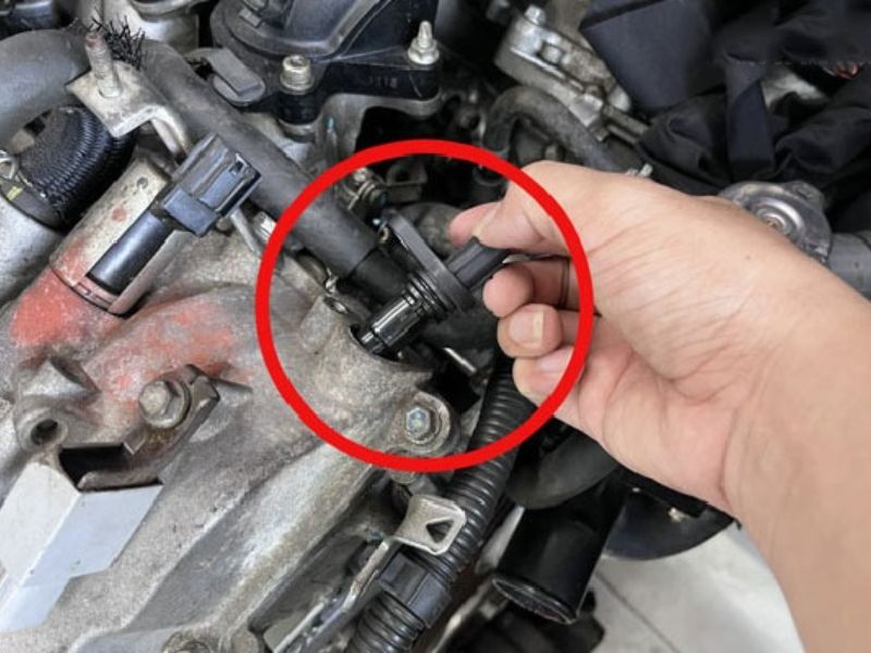 Xe ô tô đề không nổ: 11 nguyên nhân và cách khắc phục 8 Cảm biến trục cơ, trục cam bị lỗi