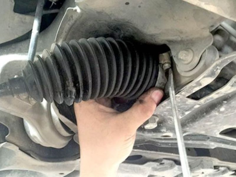 Cách kiểm tra dàn bi đầu và dấu hiệu nhận biết hư hỏng 5 Cao su chụp bụi bị rách